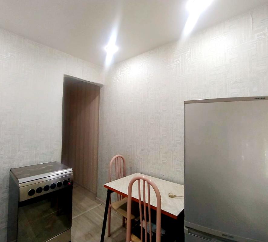 ПРОДАËТСЯ 2-Х КОМНАТНАЯ КВАРТИРА, НА 1 ЭТАЖЕ, 
 5-ТИ ЭТАЖНОГО КИРПИЧНОГО ДОМА, по адресу - г. - Новотроицк