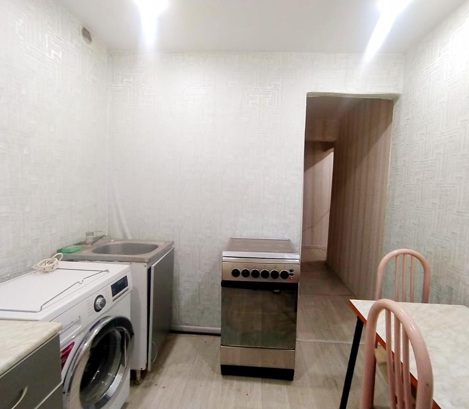 ПРОДАËТСЯ 2-Х КОМНАТНАЯ КВАРТИРА, НА 1 ЭТАЖЕ, 
 5-ТИ ЭТАЖНОГО КИРПИЧНОГО ДОМА, по адресу - г. - Новотроицк