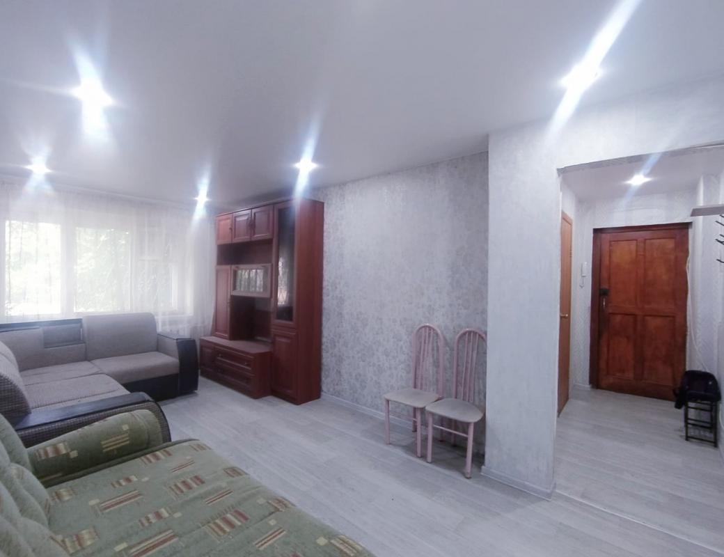 ПРОДАËТСЯ 2-Х КОМНАТНАЯ КВАРТИРА, НА 1 ЭТАЖЕ, 
 5-ТИ ЭТАЖНОГО КИРПИЧНОГО ДОМА, по адресу - г. - Новотроицк