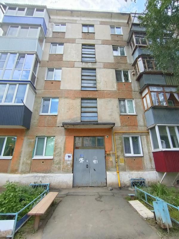 Продаётся однокомнатная квартира, расположенная на третьем этаже пятиэтажного дома по адресу: улица - Гай