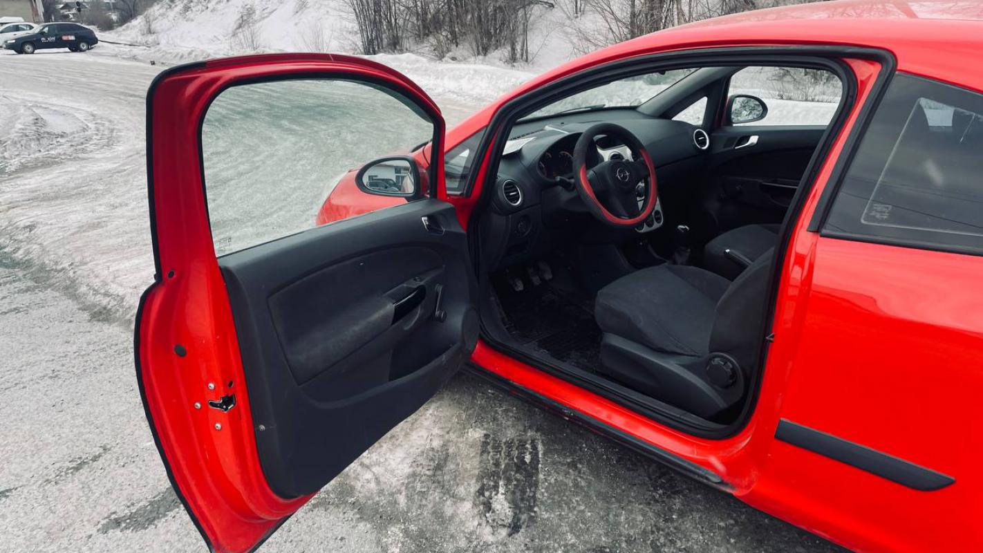 Продается Opel Corsa, 2007 года

Лёгкий, экономичный, маневренный автомобиль,

магнитола,

пер - Новотроицк