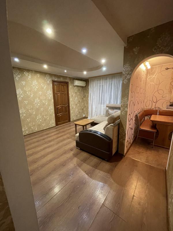 Сдам на длительный срок 2-х комнатную квартиру на 5-м этаже в центре города по адресу г. - Новотроицк