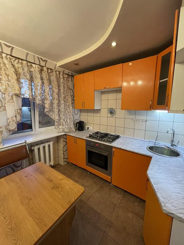 Сдам на длительный срок 2-х комнатную квартиру на 5-м этаже в центре города по адресу г. - Новотроицк