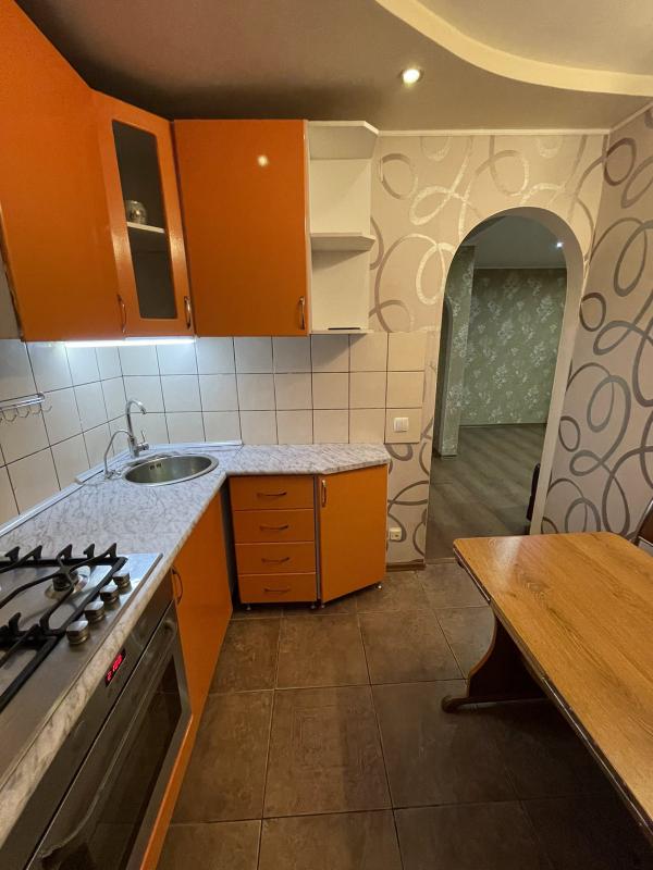 Сдам на длительный срок 2-х комнатную квартиру на 5-м этаже в центре города по адресу г. - Новотроицк