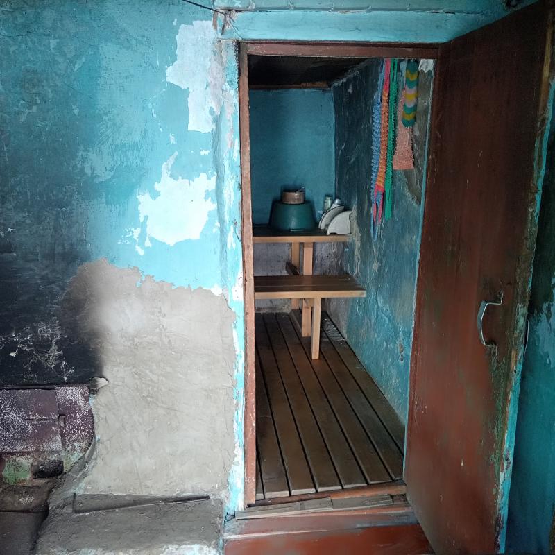 Продаю дом из трех комнат, есть гараж, баня, сарай, земельный участок. - Новотроицк