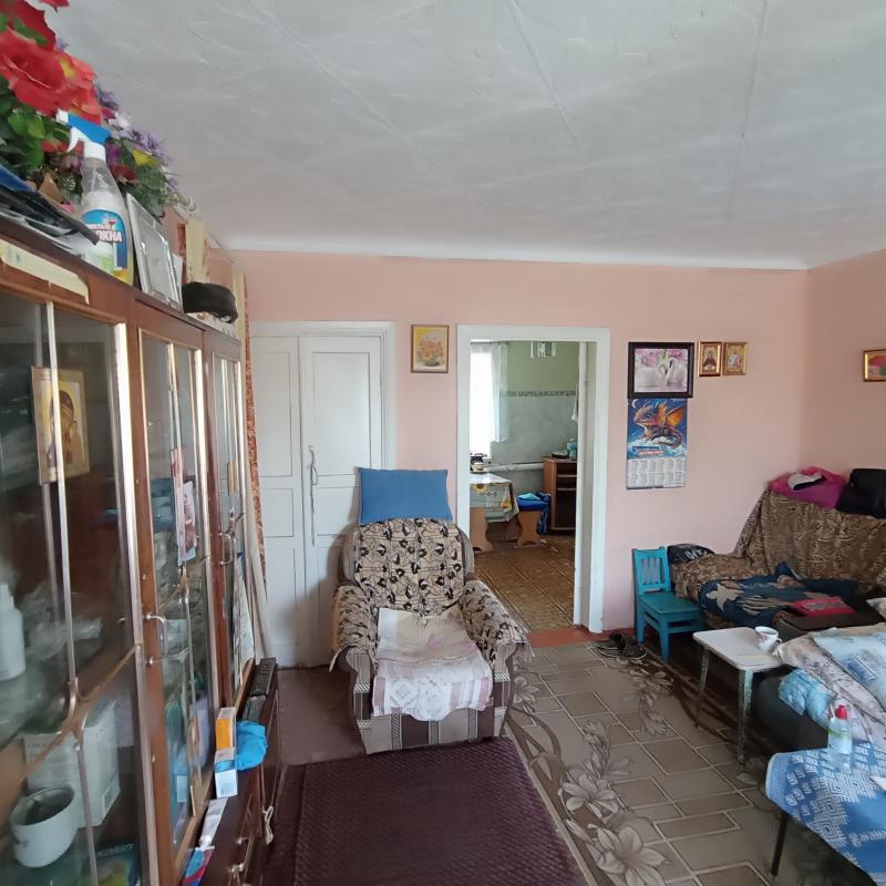 Продаю дом из трех комнат, есть гараж, баня, сарай, земельный участок. - Новотроицк