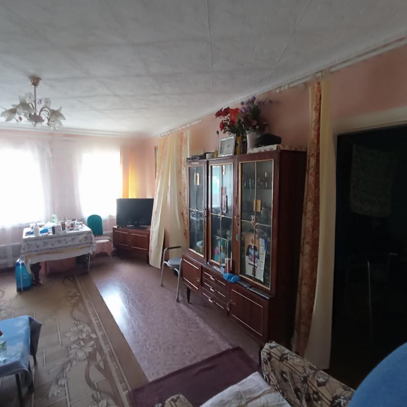 Продаю дом из трех комнат, есть гараж, баня, сарай, земельный участок. - Новотроицк