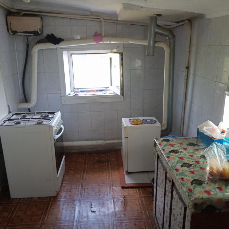 Продаю дом из трех комнат, есть гараж, баня, сарай, земельный участок. - Новотроицк