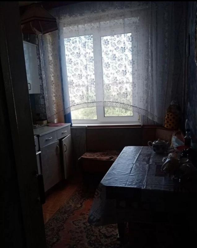 Продаётся 2-х комнатная квартира 
в центре города по адресу: ул. - Новотроицк