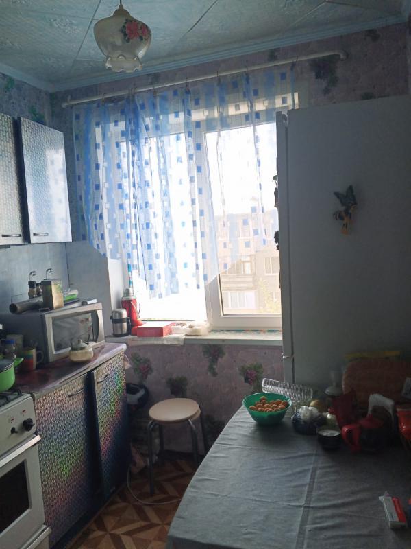 Продаётся уютная двухкомнатная квартира площадью 44.2 квадратных метров на пятом этаже пятиэтажного - Новотроицк