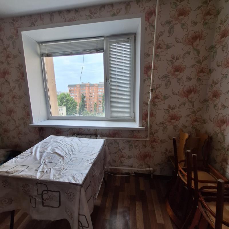 Продам комнату в общежитии на 8 этаже, площадью 14,2 м2. - Оренбург