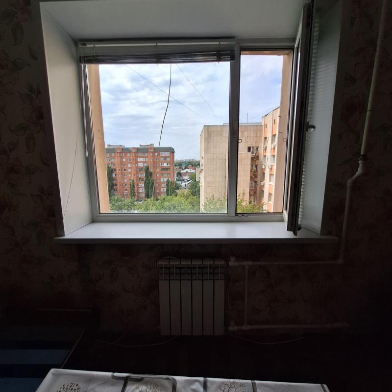 Продам комнату в общежитии на 8 этаже, площадью 14,2 м2. - Оренбург