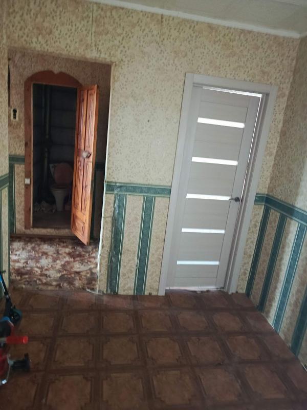 Квартира без ремонта, частично поменяны двери, сплит система - Новотроицк