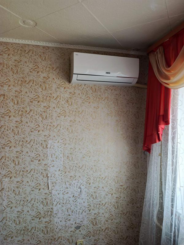 Квартира без ремонта, частично поменяны двери, сплит система - Новотроицк