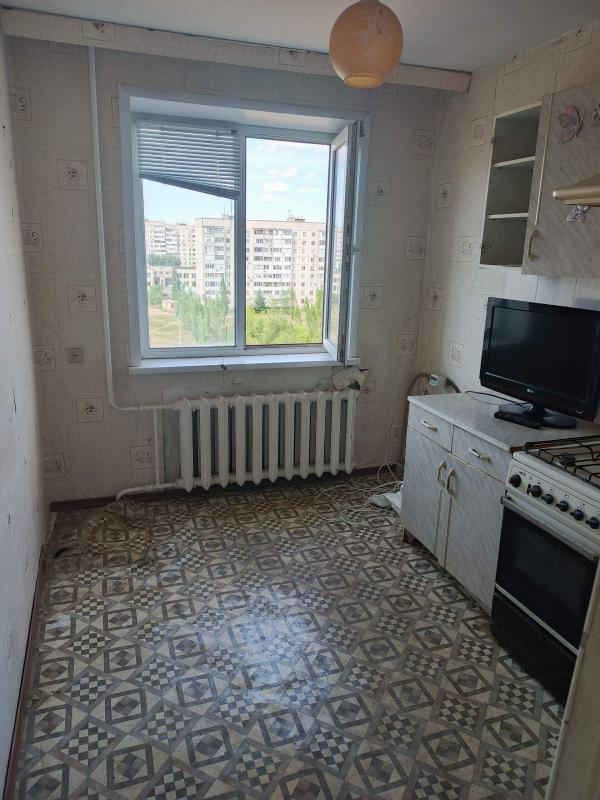 Квартира без ремонта, частично поменяны двери, сплит система - Новотроицк