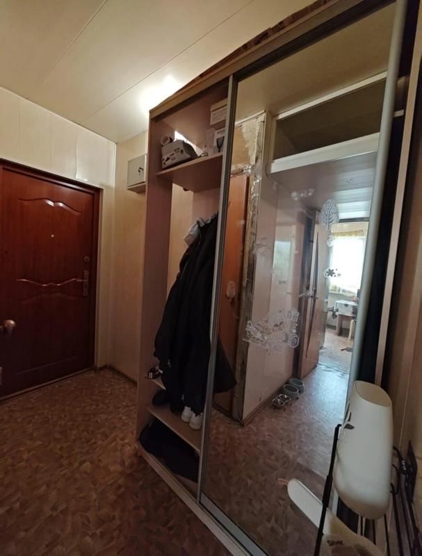 Покупайте  хорошую  квартиру  хорошем состоянии пластиковые окна трубы счётчики балкон застекленый с - Новотроицк