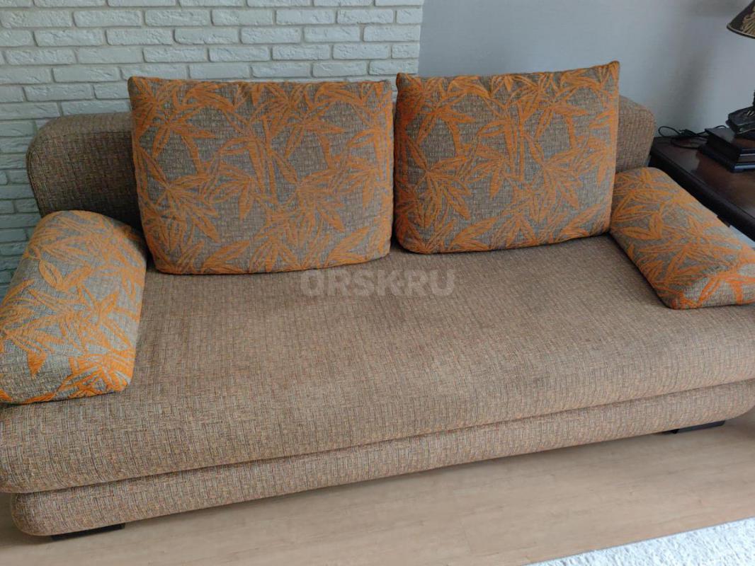 Диван в хорошем состоянии 200*100*75, чехлы съёмные. - Орск