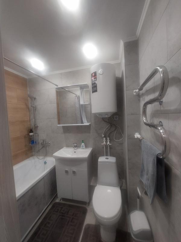 Продаётся уютная двухкомнатная квартира площадью 47.7 квадратных метров на улице Ситкина, 13 в город - Новотроицк