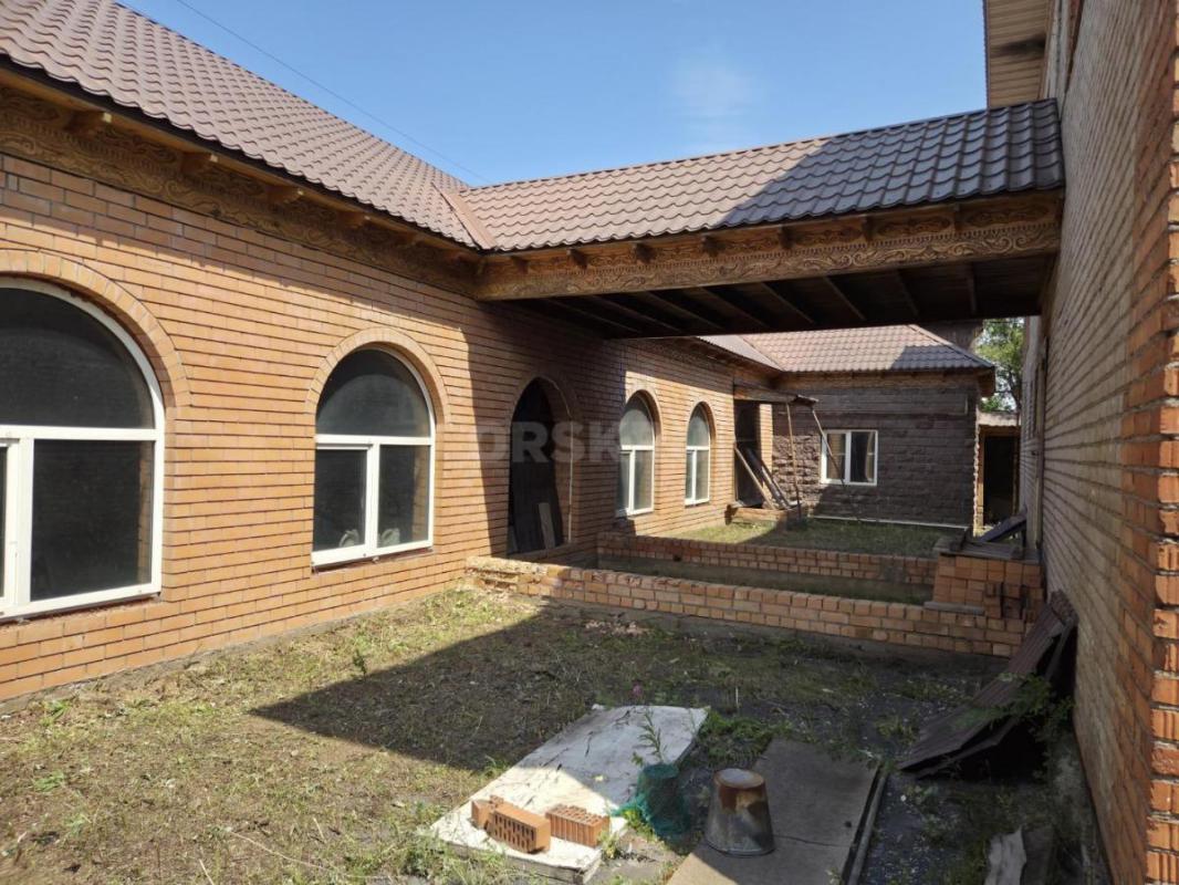 Продам просто отличный вариант двухэтажного дома,  расположенного за Центральным парком по адресу ул - Орск