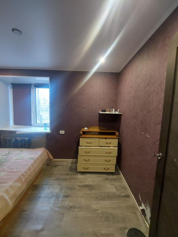 Продаю 3- комнатную квартиру(маломерка), в центре города Новотроицка(остановка "Площадь Ленина) - Новотроицк