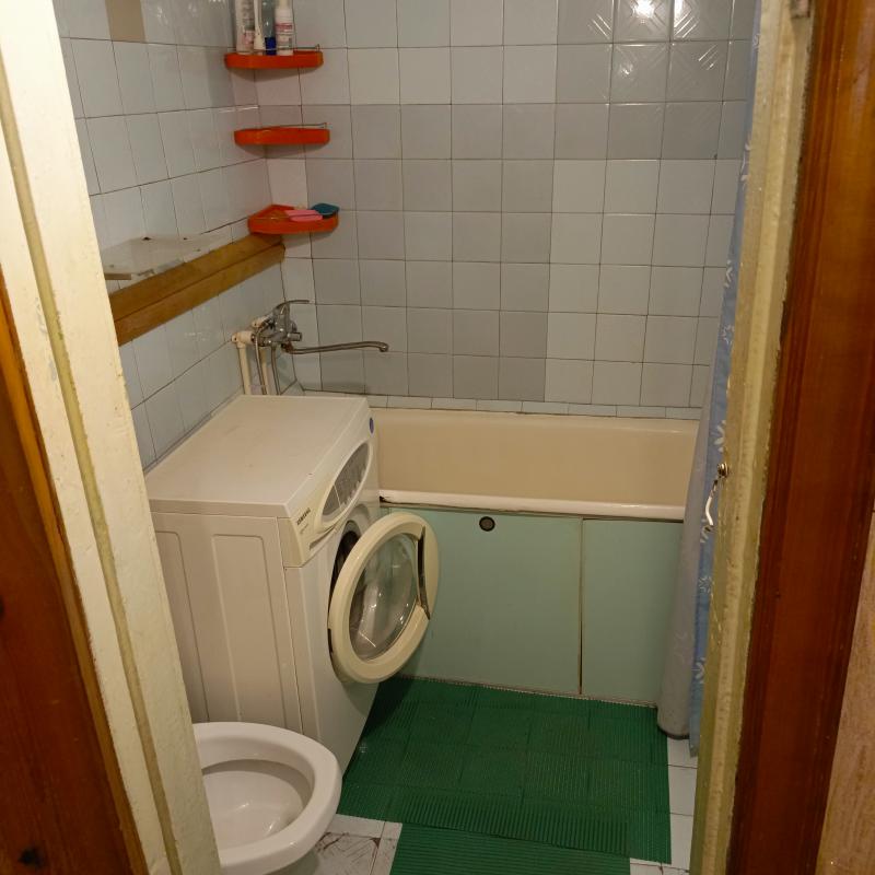 Продам двухкомнатную квартиру, рядом школа,детский сад, магазины - Новотроицк