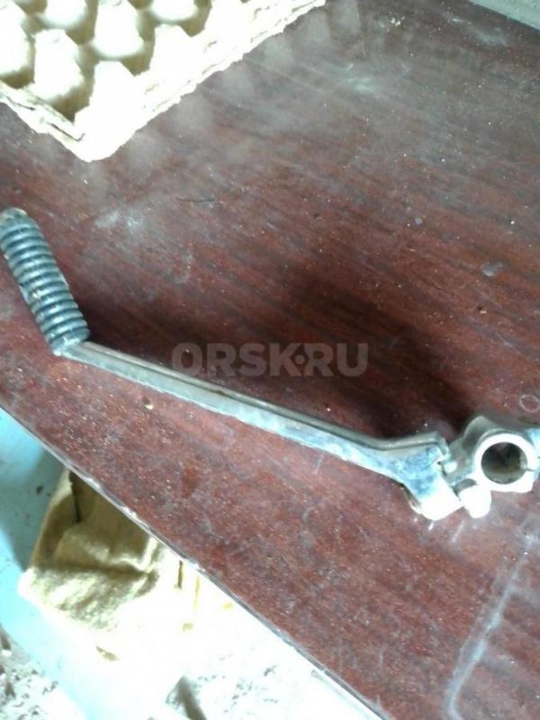 продам разные вещи из  разбираемого гаража, есть  -  компрессор от какого то грузового авто, баллоны - Орск