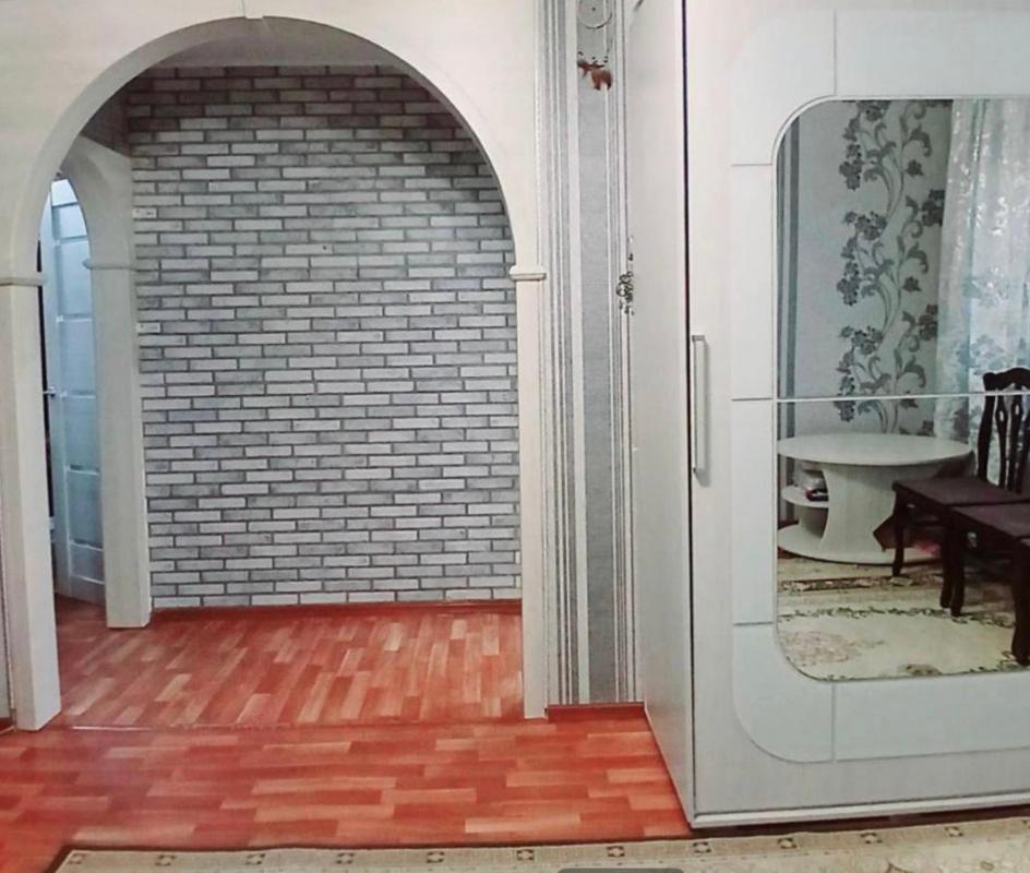 Продам 2- комнатную квартиру с хорошим косметическим ремонтом. - Новотроицк