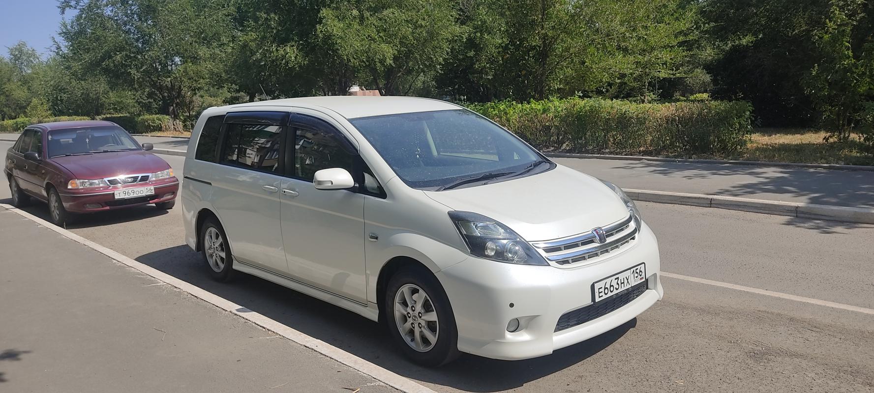 Продам Toyota isis,2010г. - Новотроицк