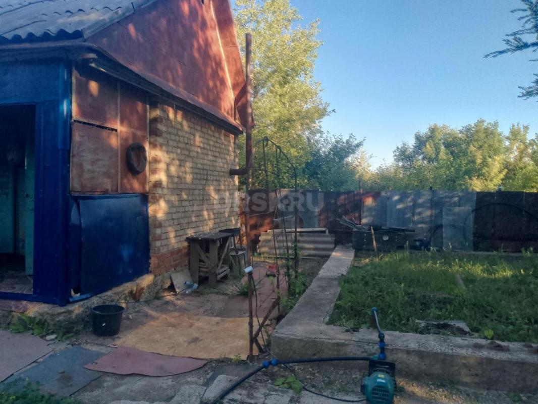 Продам сад СНТ Урожай кирпичный домик туалет на улице в домике стоит печка. - Орск