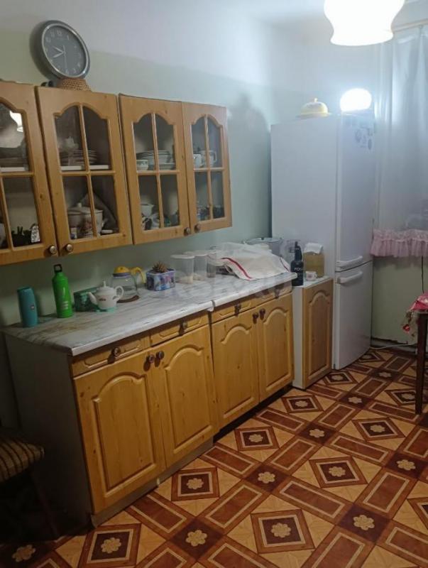 Дом  по документам 3-х этажный; жилых  2 этажа+ 1 этаж  капитальный подвал. - Орск