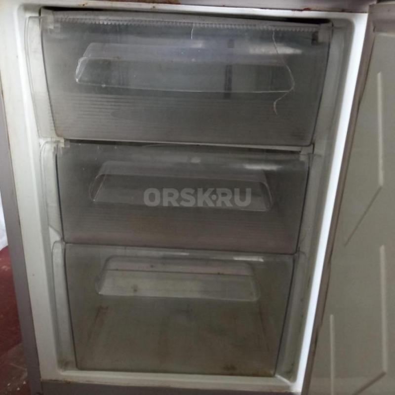 Холодильник двухкамерный б/у,в рабочем состоянии. - Орск