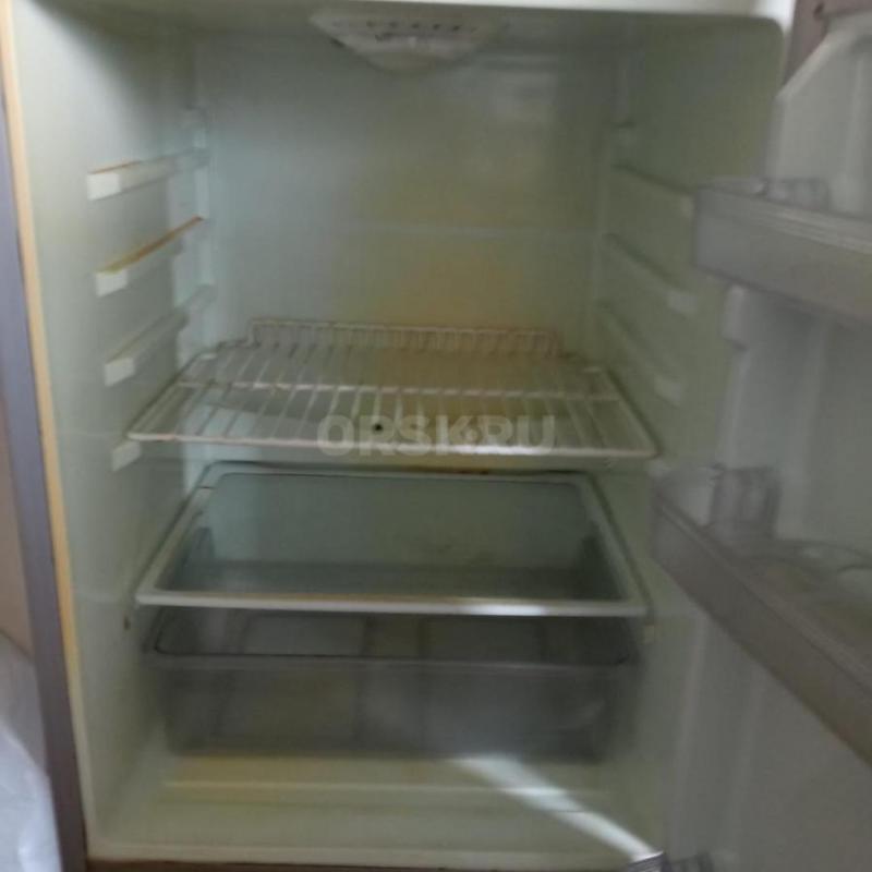 Холодильник двухкамерный б/у,в рабочем состоянии. - Орск
