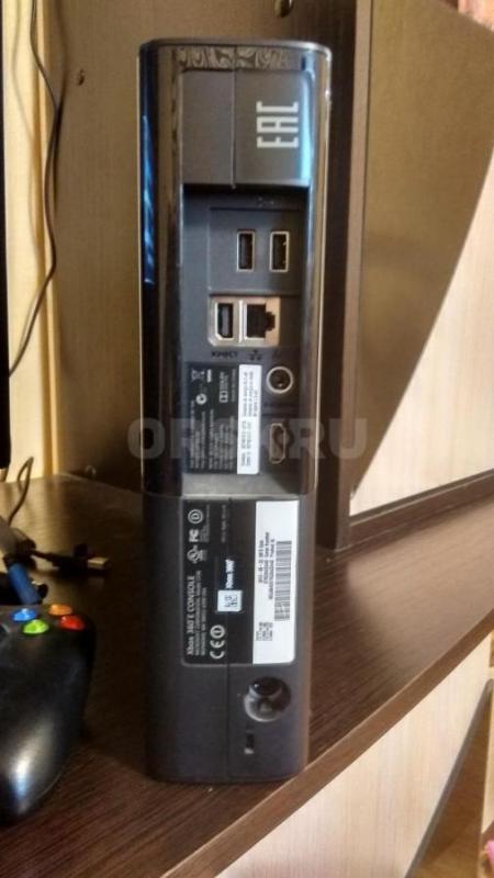 Xbox 360 + kinect + 2 джойстика + несколько дисков + кабель HDMI. - Орск