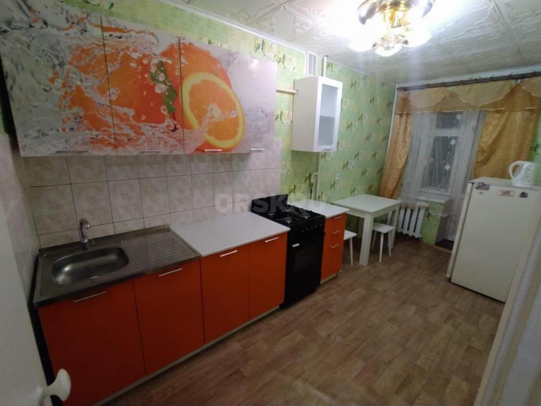 Сдам однокомнатную квартиру на длительный срок,не менее 6 мес,без животных!. - Орск