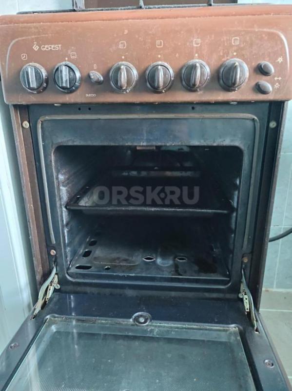 продам газовую плиту полностью в рабочем состоянии - Орск