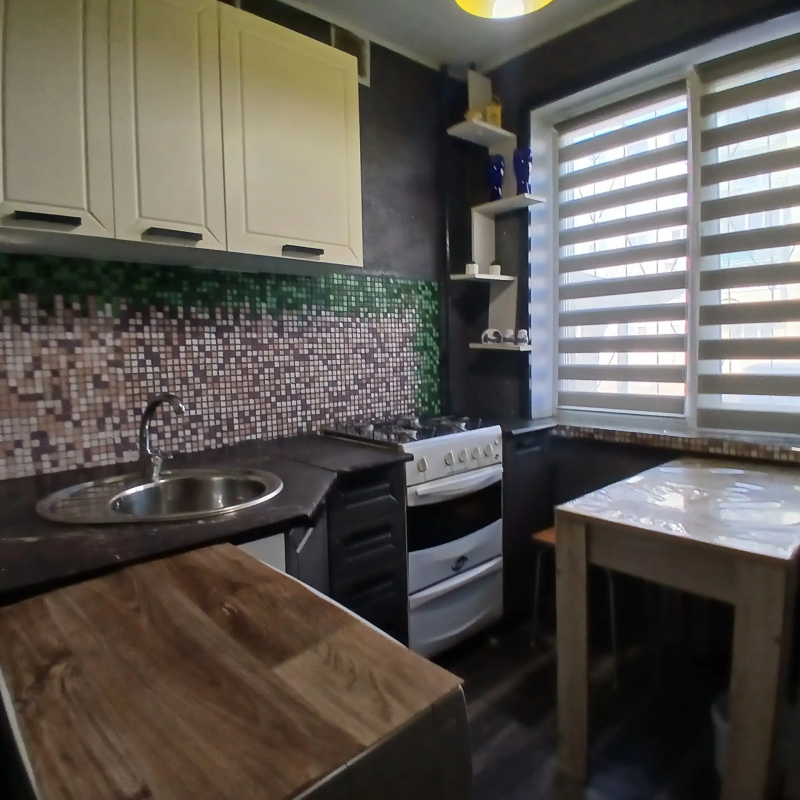 Продается 2-комнатная квартира  по адресу: г. - Новотроицк