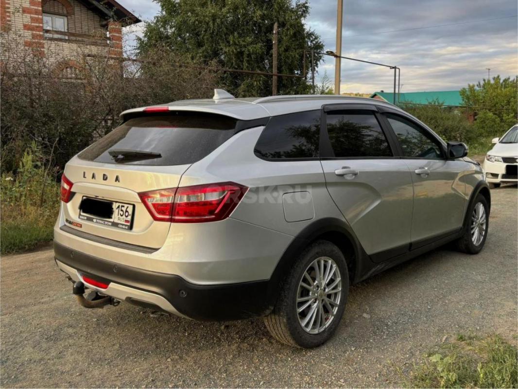 Продам 
Веста Кросс 2019г
Я собственник 
В родном окрасе, богатой комплектации: подогрев лобового - Орск
