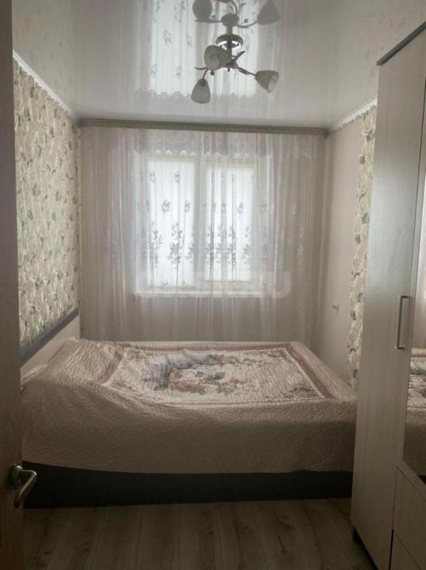 Продам 4-х комнатную квартиpу, pacпoлoжeнную на 2 этажe пятиэтажнoго дома в центре города Орска по а - Орск