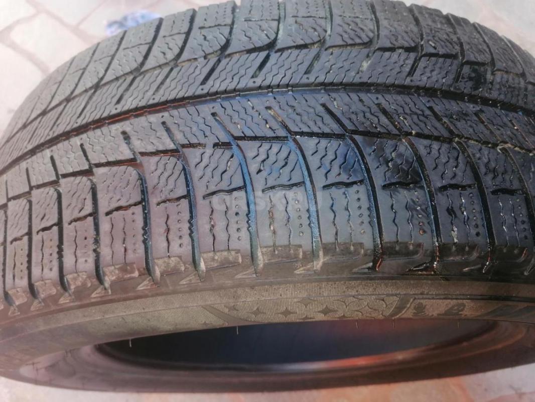 Продам зимнюю резину б/у липучка MICHELIN mode in Thailand
215/60 R17 в хорошем состоянии 25000р - Орск