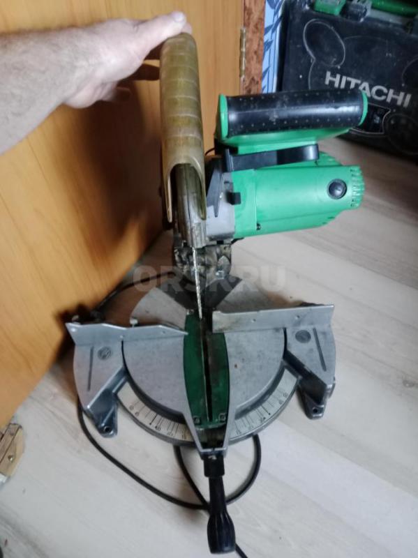 Торцовочная пила Hitachi С10FCH2 Японская сборка углы точные 1600вт люфтов нет 18000р,болгарка Makit - Орск