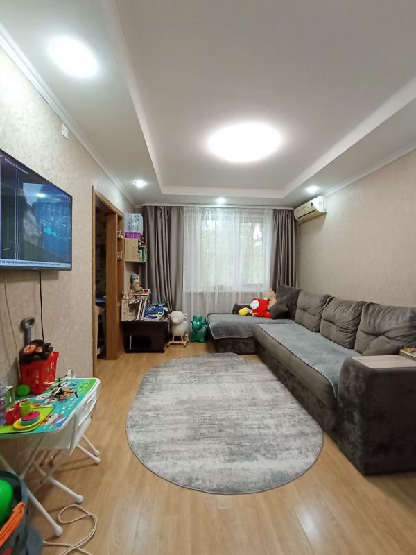 Продается уютная 2-комнатная квартира  на первом этаже по адресу:  г. - Новотроицк