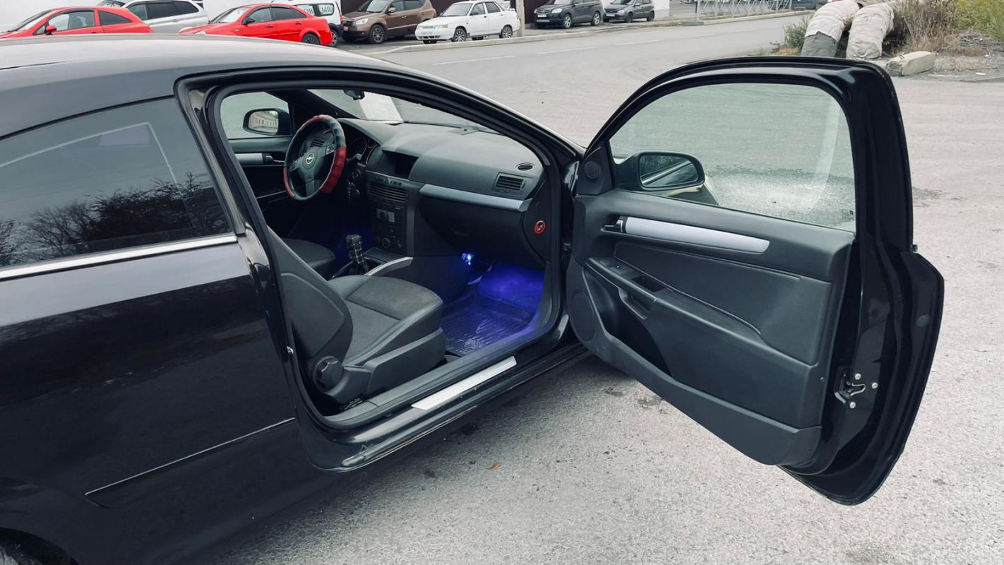 Продается Opel Astra купе, 2006 года

Состояние отличное,

обслуживание проводилось вовремя, - Новотроицк