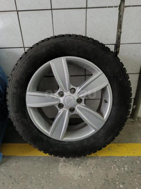Продам зимнюю резину Nokian tyres hakkapelitta suv9 б/у на оригинальных дисках Mitsubishi outlander - Орск