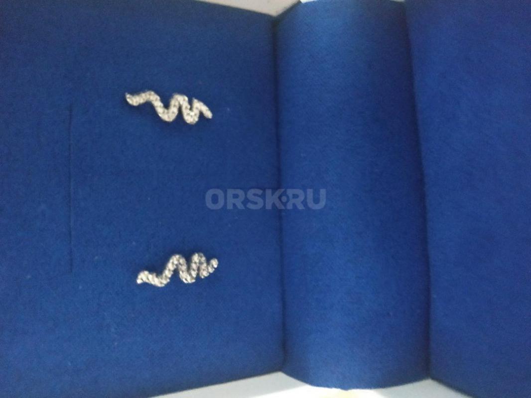 Новые серьги в фирменной упаковке, ни разу не одевали,не подошли по дизайну. - Орск