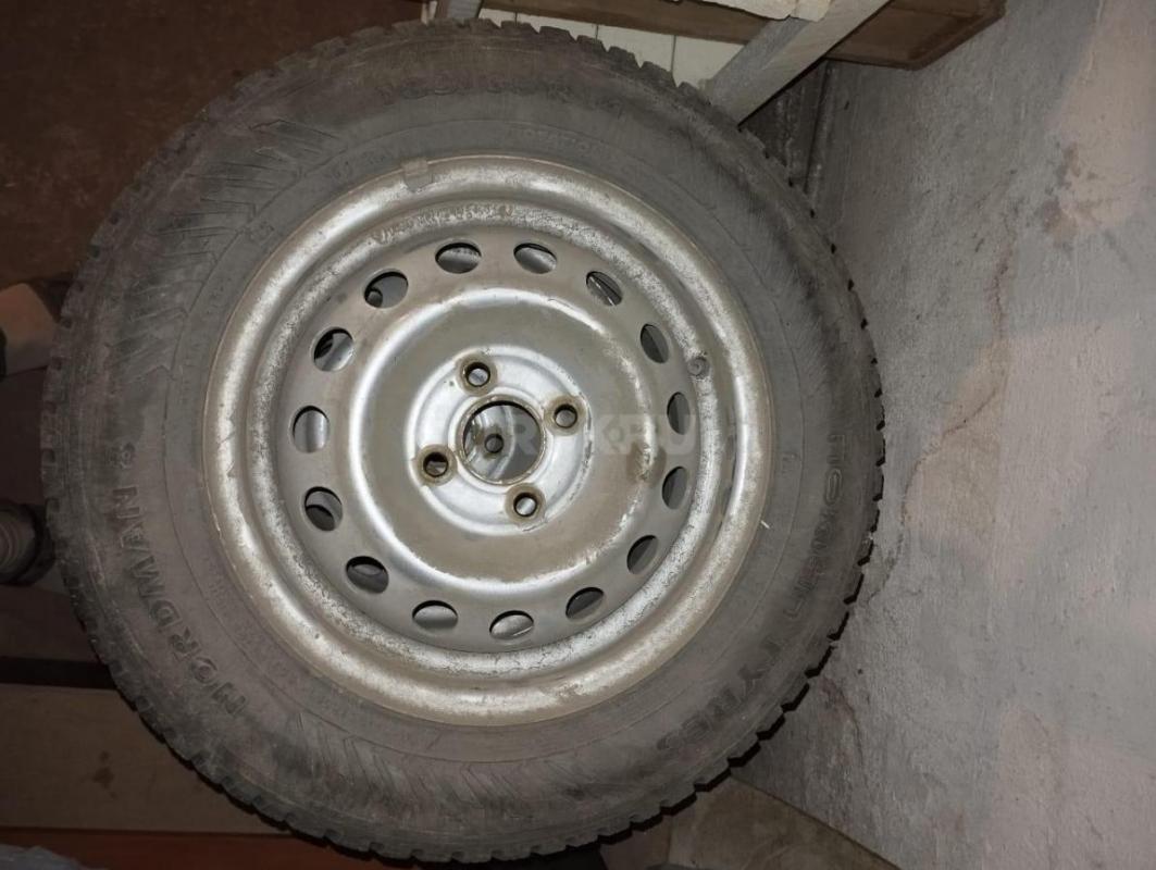 Продам зимнюю резину NORDMAN 8 185x65 R14, вместе со штампованными дисками, на Киа спектра, в идеаль - Орск