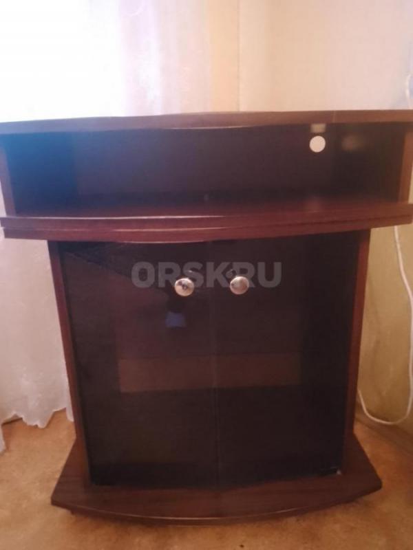 Продам тумбу, дверцы из затемнённого стекла. - Орск