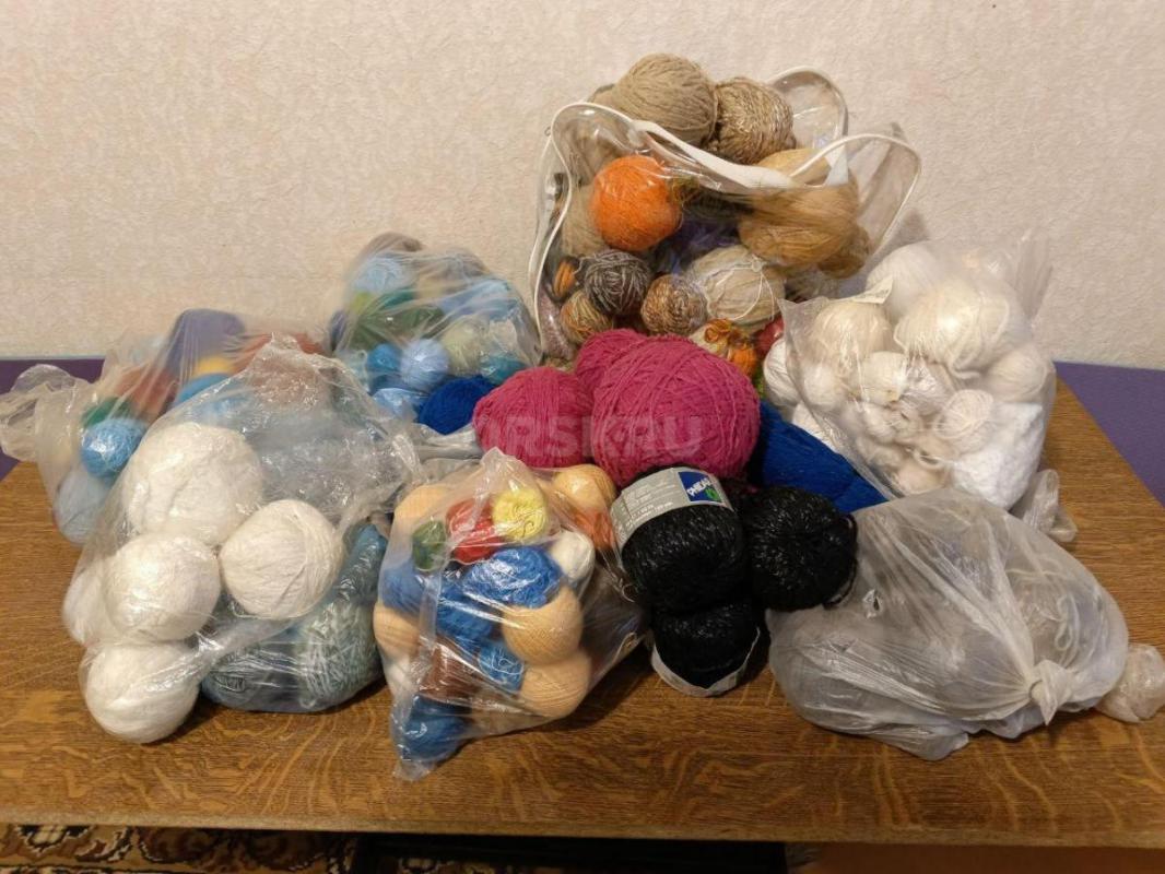 Продам пряжу ч/ш распущенную и немного новой.(есть хлопок) Общий вес 10 кг. - Орск