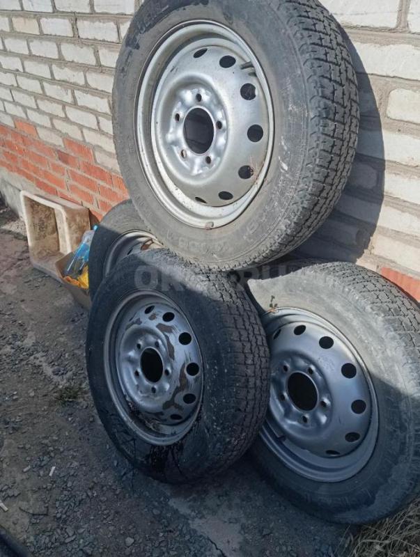 Продам резину с дисками на ниву 4 колеса. - Орск