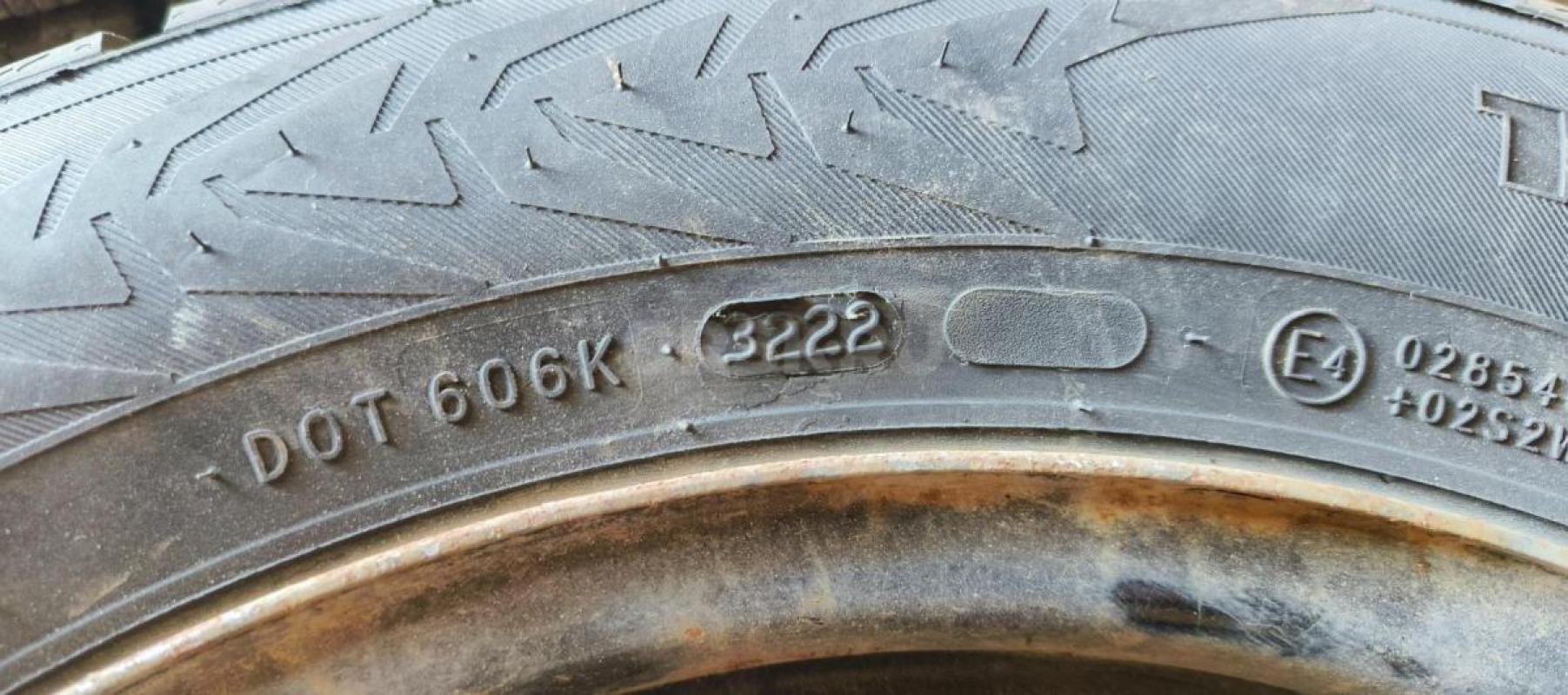 Б/у комплект зимней шипованной резины Нокиан Нордман 7 185/65r15 в хорошем состоянии, эксплуатация о - Орск