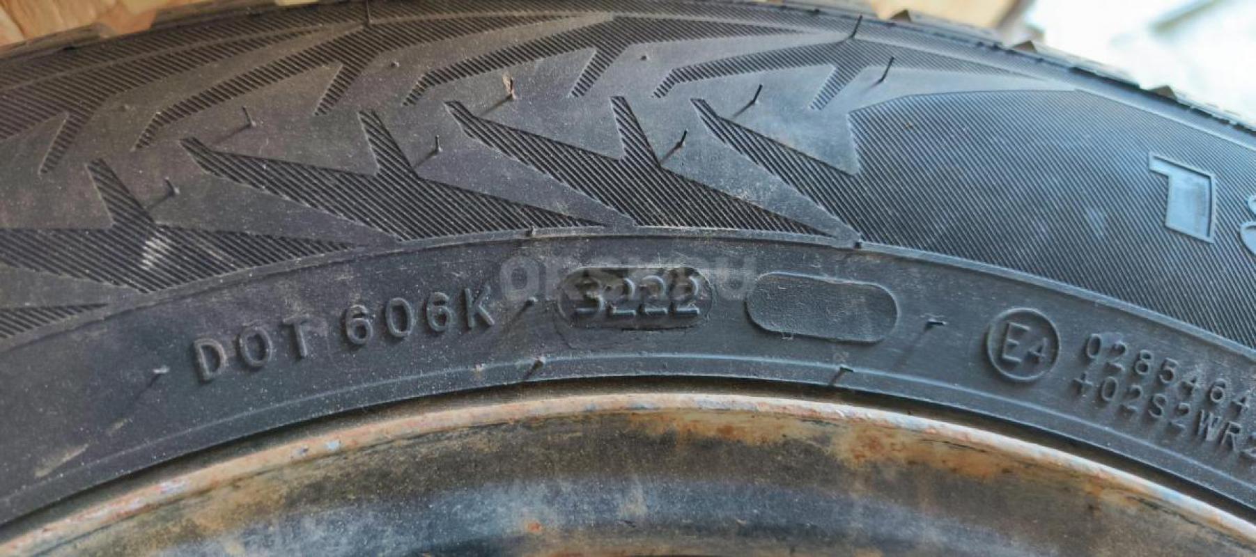 Б/у комплект зимней шипованной резины Нокиан Нордман 7 185/65r15 в хорошем состоянии, эксплуатация о - Орск